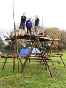 Πλατφόρμα με τρίποδα (υπερυψωμένο αντίσκηνο)